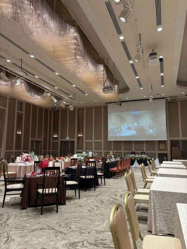 「富士」という披露宴会場です。披露宴会は20会場からありますので、人数や好きな雰囲気で選べます。