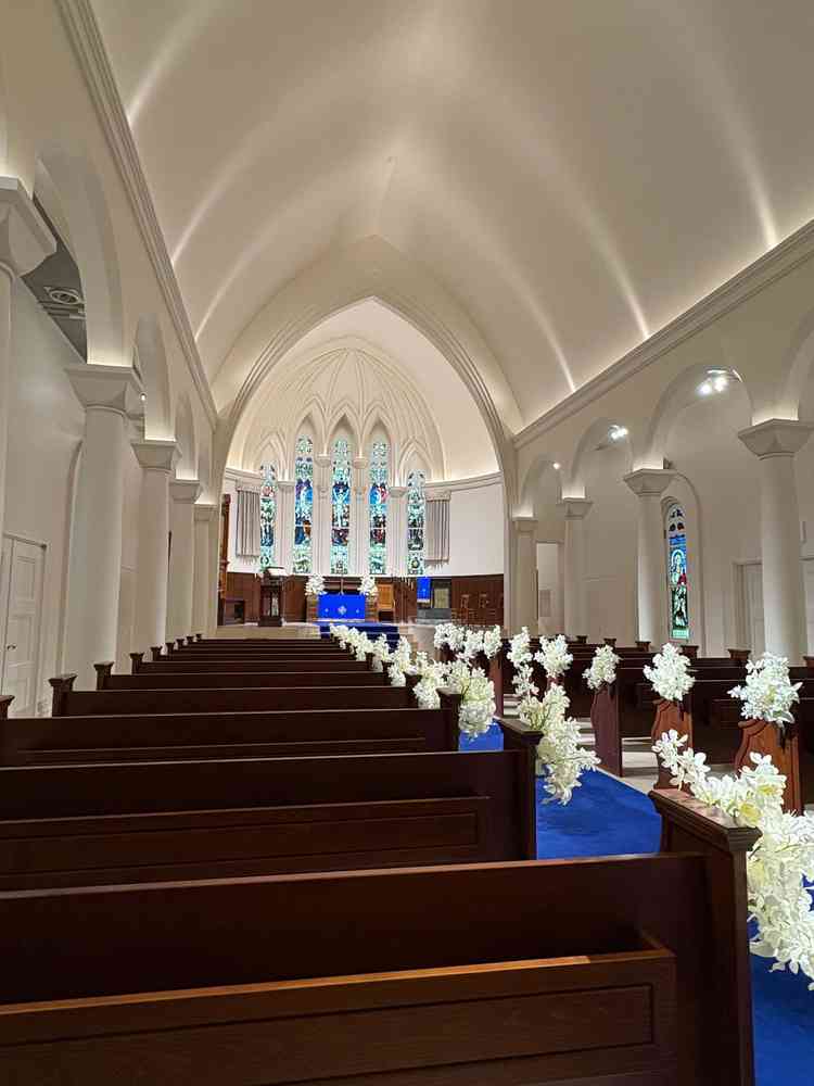 チャペルの写真。ホームページの写真以上に綺麗で天井が高かった。