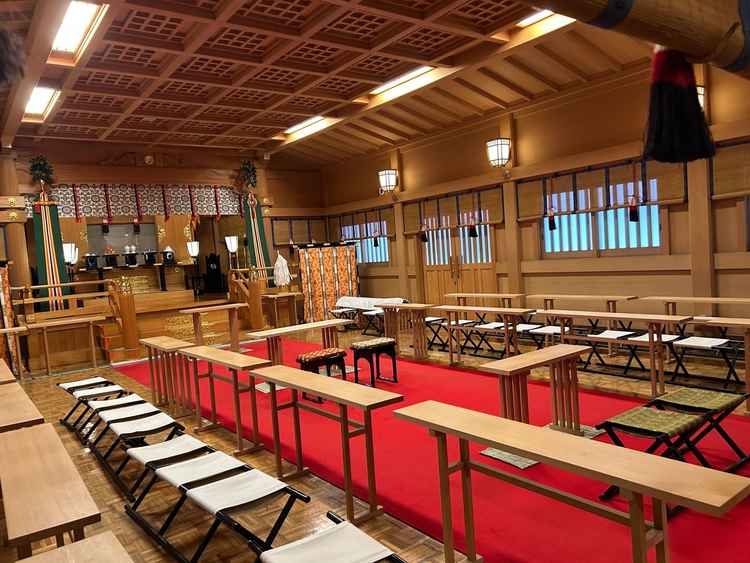 奉賽殿の中に入ることができました。実際に中に入るだけで緊張感がありました。