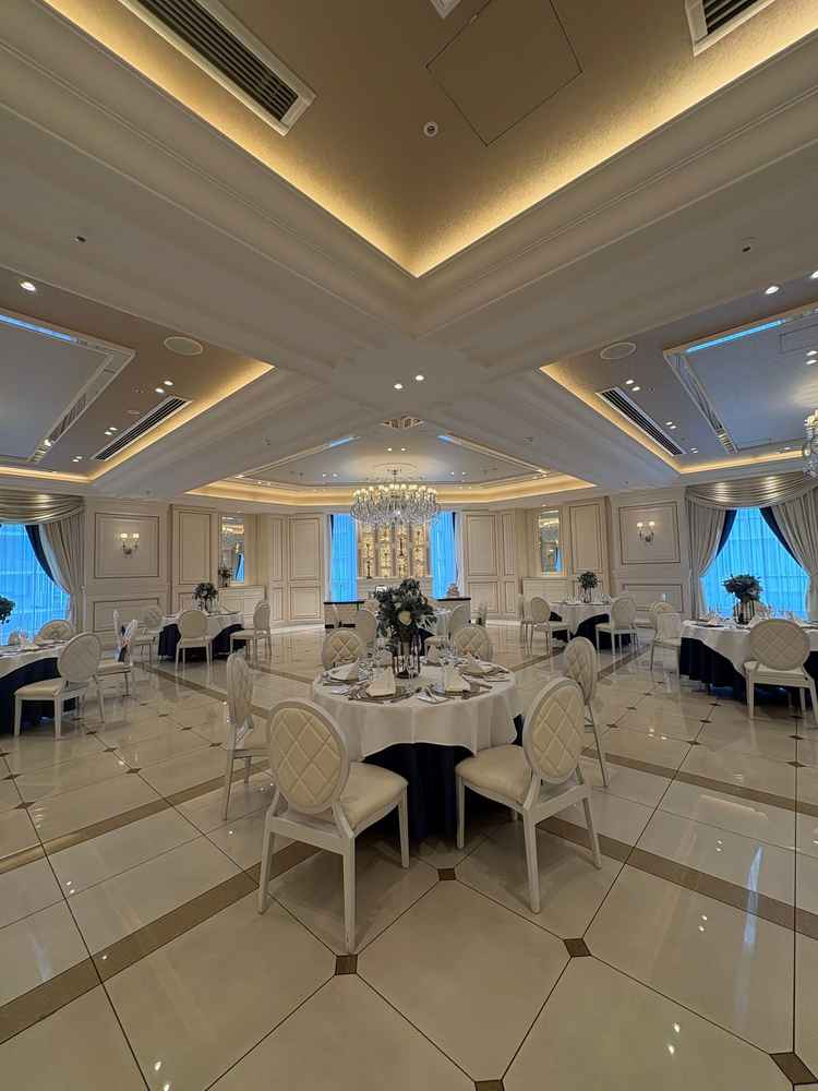 白を基調とした会場