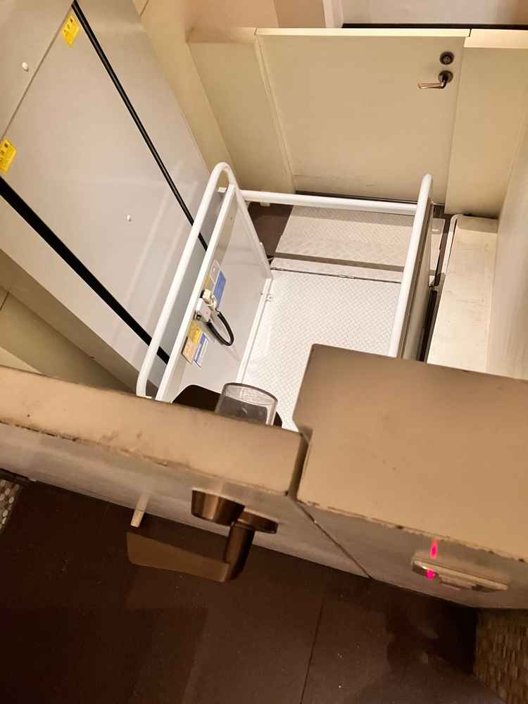 車椅子用のエレベーターがあり高齢者等にはすごく配慮されてた。