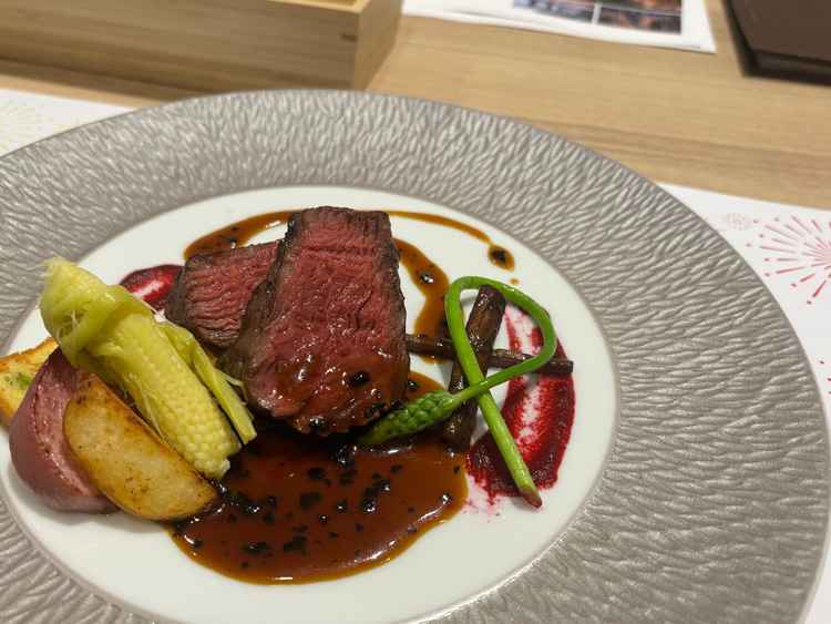 試食したメインディッシュの肉料理