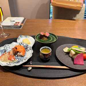 お料理の試食ではお出汁を楽しむことができ、色鮮やかで華やかでした。とてもおいしかったです。