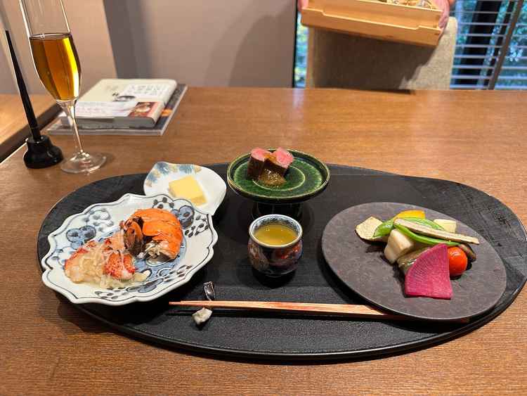 お料理の試食ではお出汁を楽しむことができ、色鮮やかで華やかでした。とてもおいしかったです。