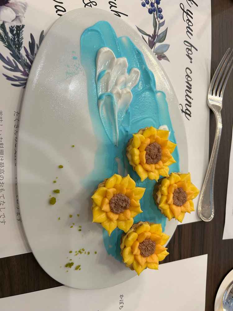 デザートも可愛らしく、味もおいしかったです。