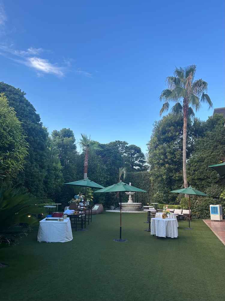 ガーデンの1つです。各会場に雰囲気の違うガーデンがついており、さまざまな好みにマッチすると思います！