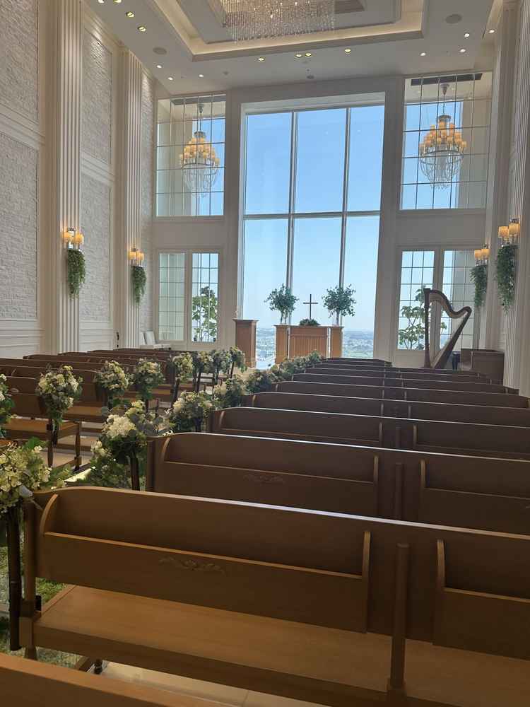 演奏はハープ。座った目線からは、入った瞬間空と天井の高さで広く感じて「わ！すごい！」って思います。