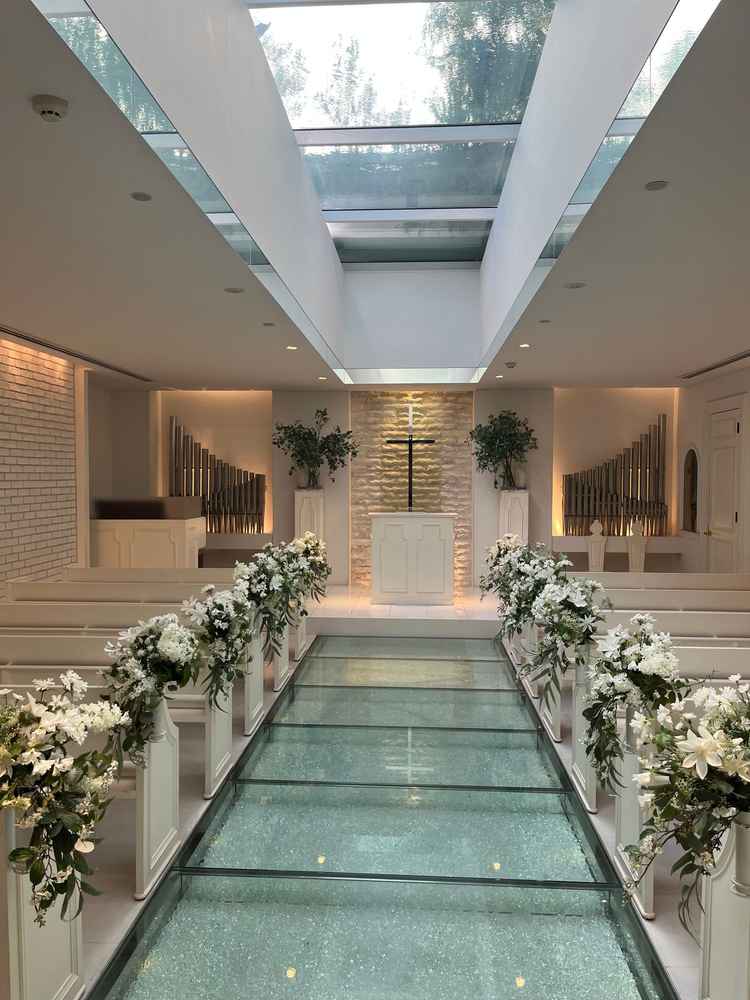 真っ白なチャペル。