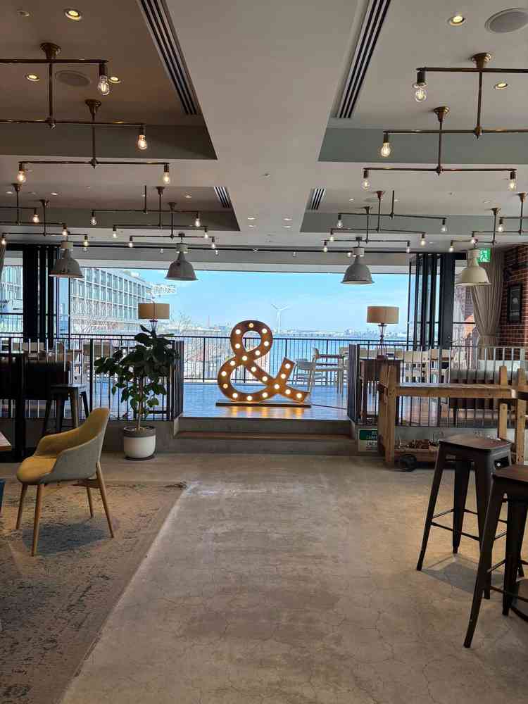 ゲスト待合室も海が真正面で広々としていました。天気がいい日は景色が最高です。