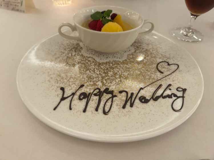 ゴールデンパインのガスパチョとブランマンジェマンゴーシャーベットを添えて