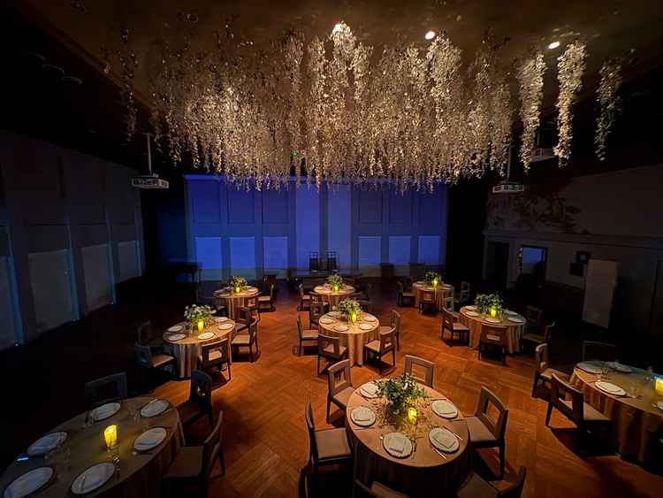 披露宴会場　暗いバージョン