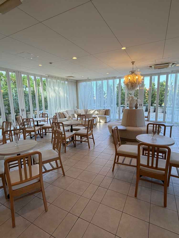 ゲストの方々の待合室がとても開放的でゆったりできると感じました。