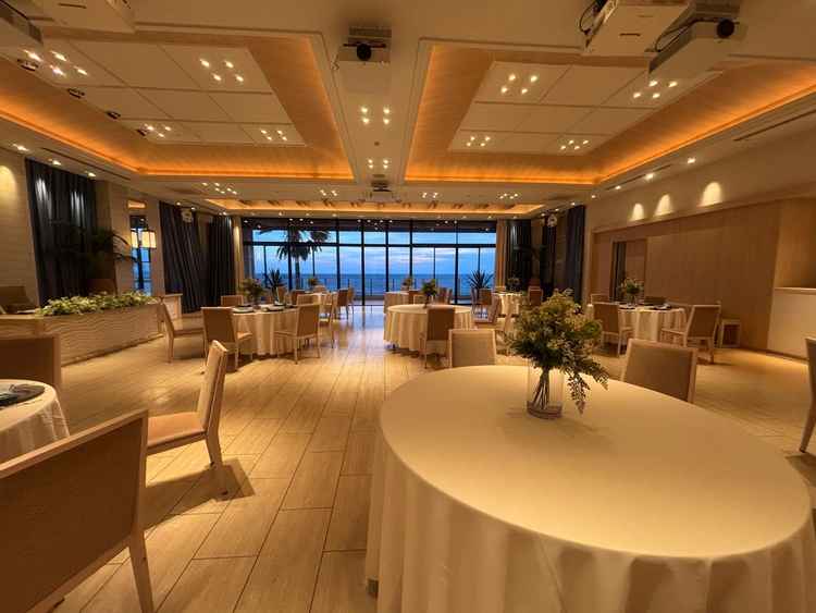 ちょうど日が暮れて来た頃の会場の様子