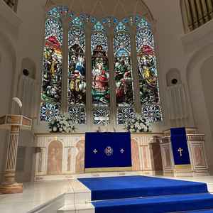 チャペル、ステンドグラスが印象的