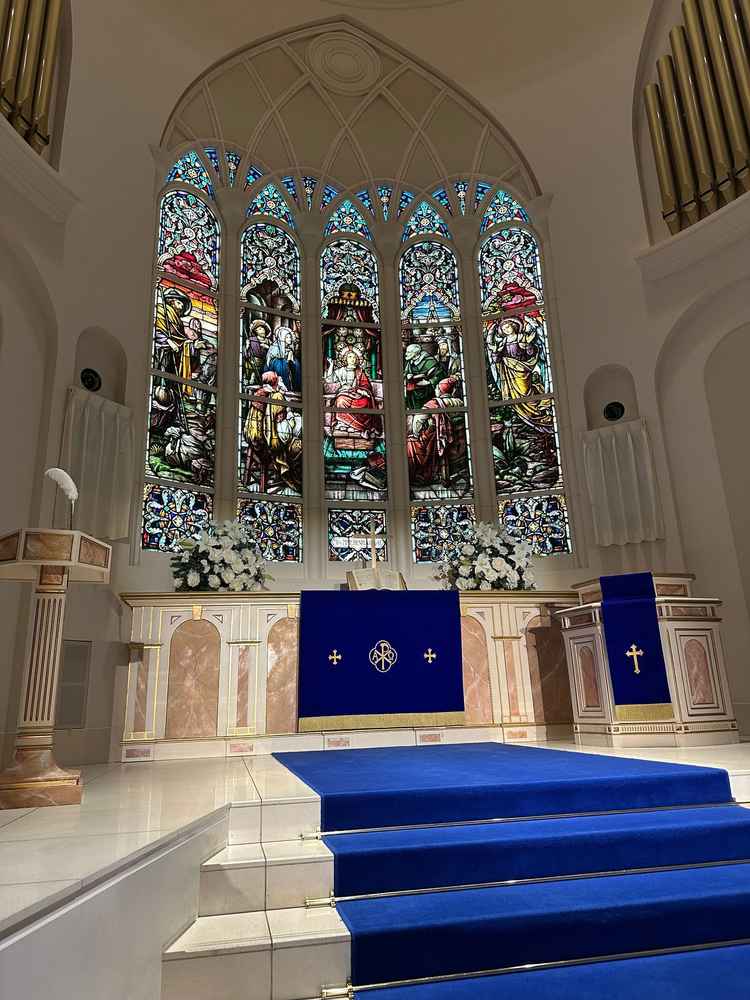 チャペル、ステンドグラスが印象的