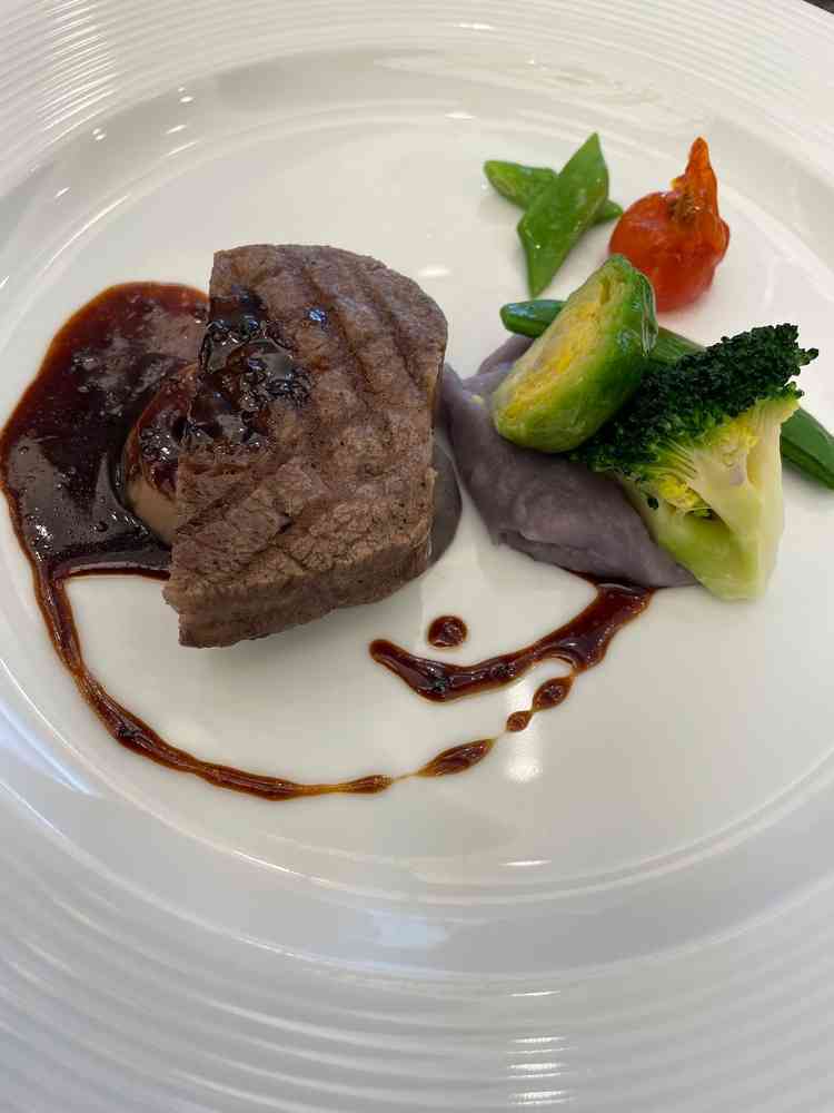 料理です。とてもお肉が柔らかくてびっくりしました。