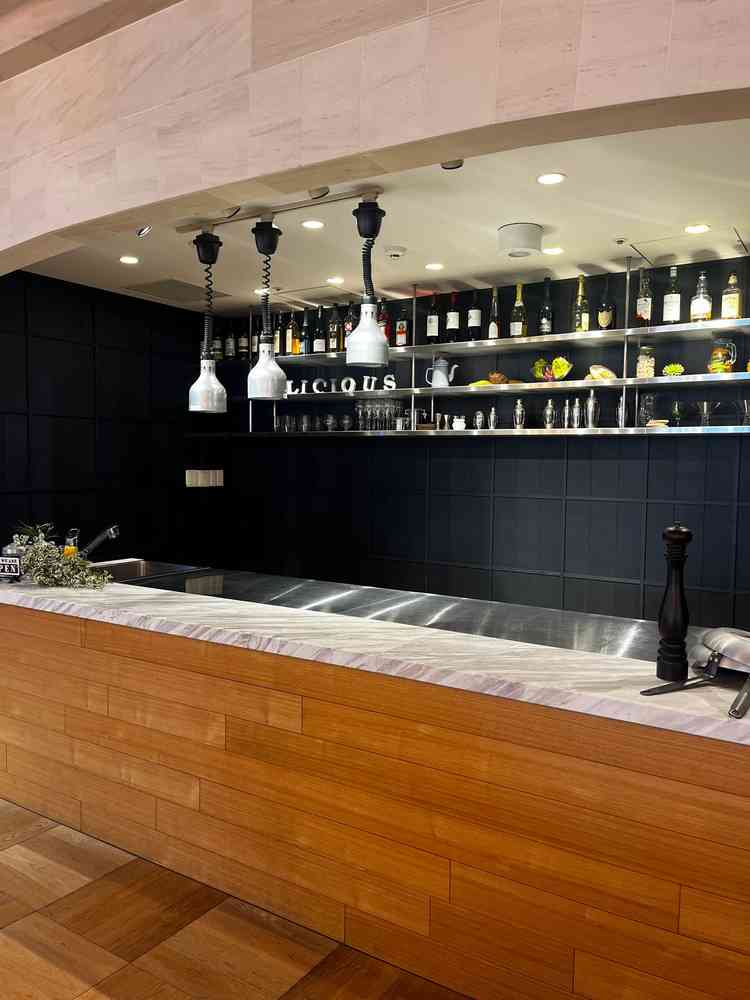 披露宴内のキッチン。新郎新婦も利用することができるため、自由度が高い演出が可能。