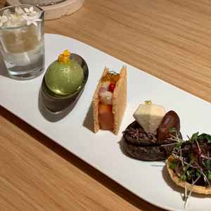 披露宴のお料理をフィンガーフードにしたものを試食でいただきました！すごく美味しかったです！