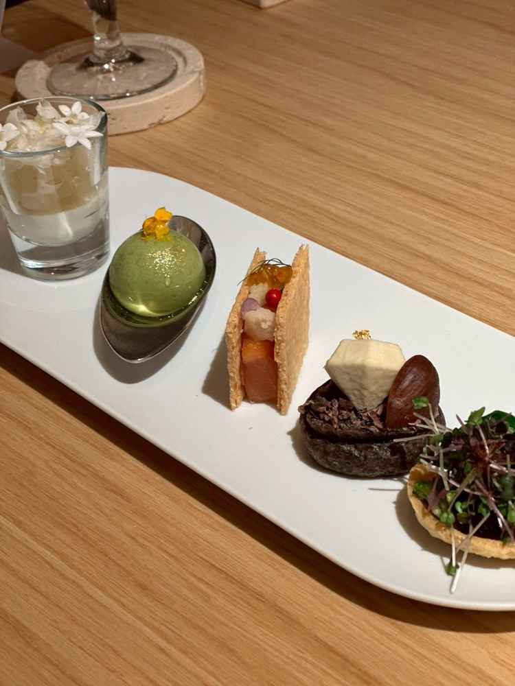 披露宴のお料理をフィンガーフードにしたものを試食でいただきました！すごく美味しかったです！