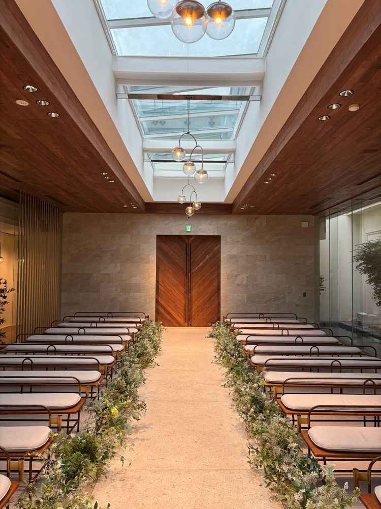 新郎新婦側から見たチャペル。招待客との距離が近いと感じました。