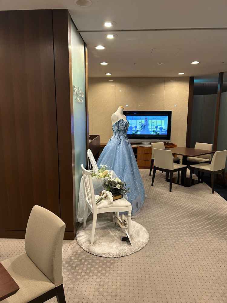 ウェディングドレスのモデル