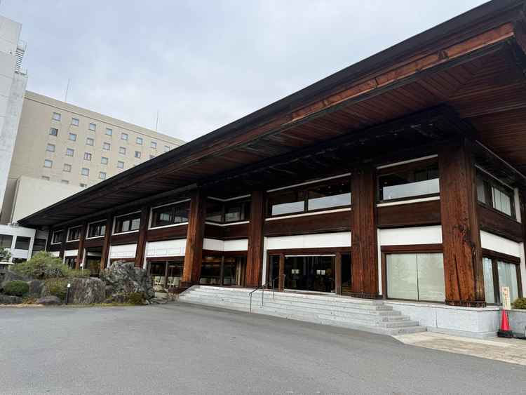 重厚感のある渋い建物。