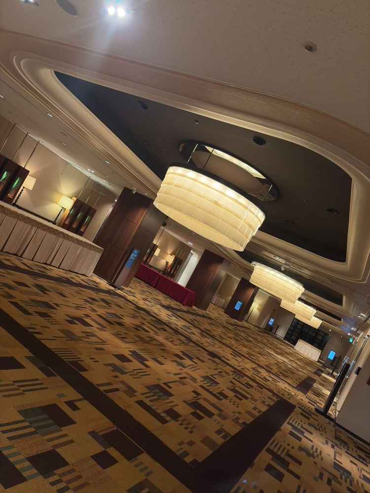 フォトスポットにもなっているホテル内の廊下と和紙の照明。和装、洋装どちらでも素敵な写真が撮れそう。