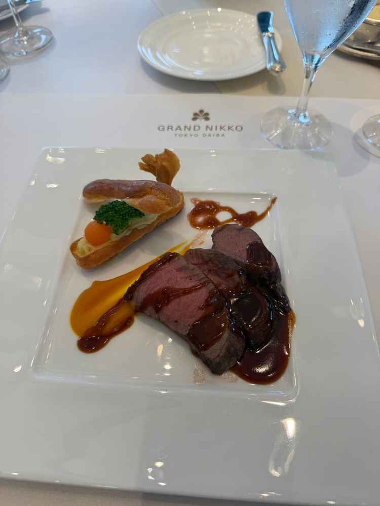 実際のコースの肉料理