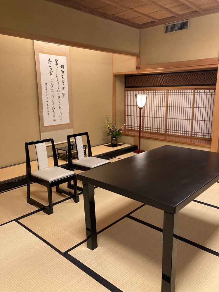 施設内に入っている料亭です。こちらでも食事を楽しめます。畳があり和の雰囲気でリラックスできます。