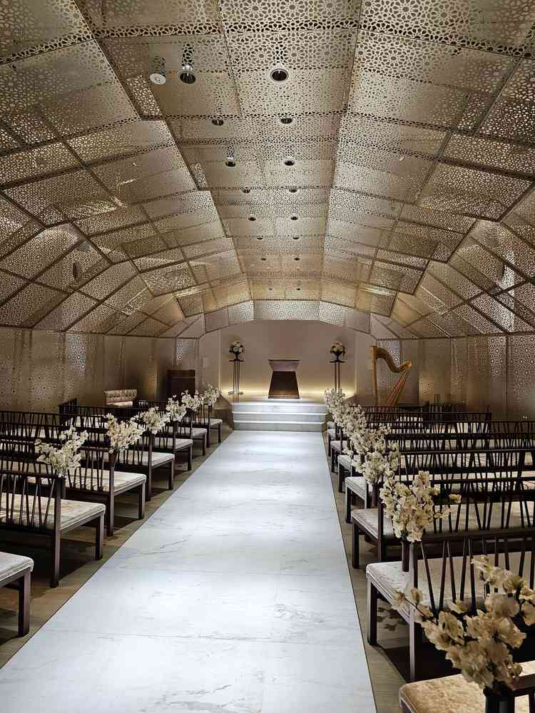 アロマが焚かれており、非常に良い匂いでした。椅子もクッションがついていて参列者の居心地も良さそう。