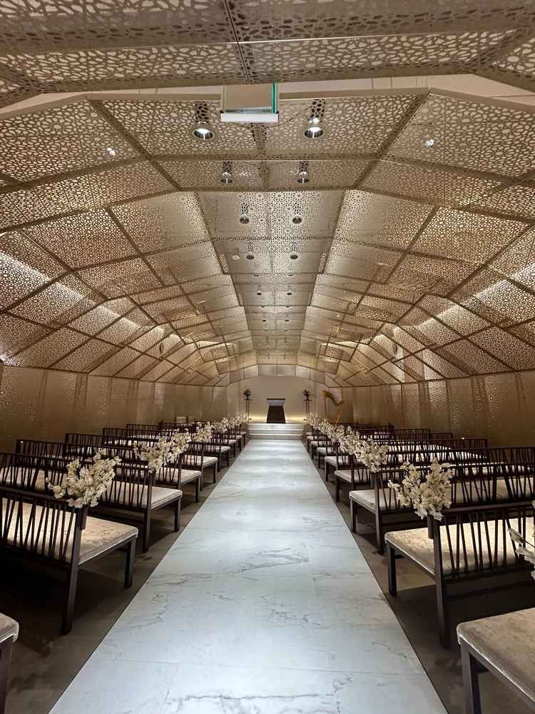 チャペル。何度も写真では見ていましたが、扉を開けてもらった瞬間想像以上で感動しました。