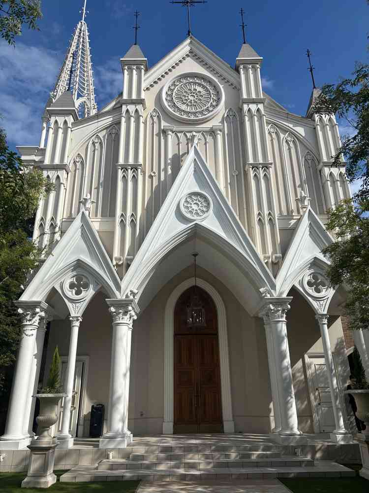 チャペル。外観がとても神秘的でチャペルの外で森を感じてフラワーシャワーができるのが素敵でした。