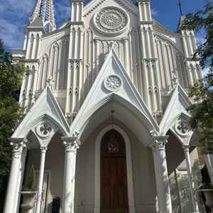 チャペル。外観がとても神秘的でチャペルの外で森を感じてフラワーシャワーができるのが素敵でした。