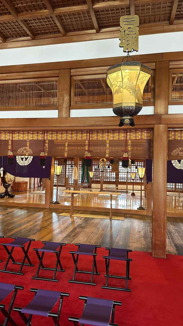 神前式をおこなう神社の内部。