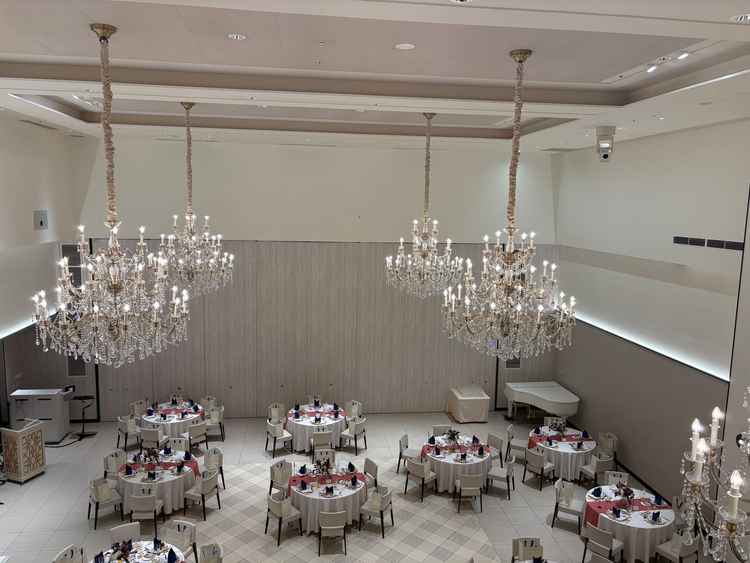 7つある披露宴会場うちの【グラス】想像以上の天上の高さで圧巻。