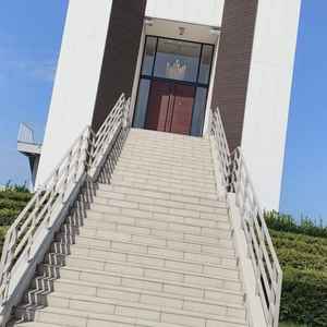 外階段です。フラワーシャワーなどを行うところみたいです。見学時に実際にやってましたが綺麗でした