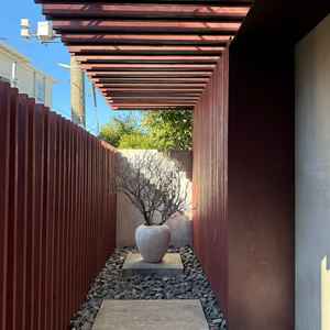 ゲストの皆さんが一番初めに通る場所です。神社の参道をイメージして作られているそうです。