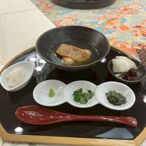 お料理締めの鯛茶漬けです。