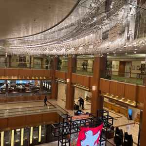 2階から見たロビーの写真。照明がとてもきれいでした。