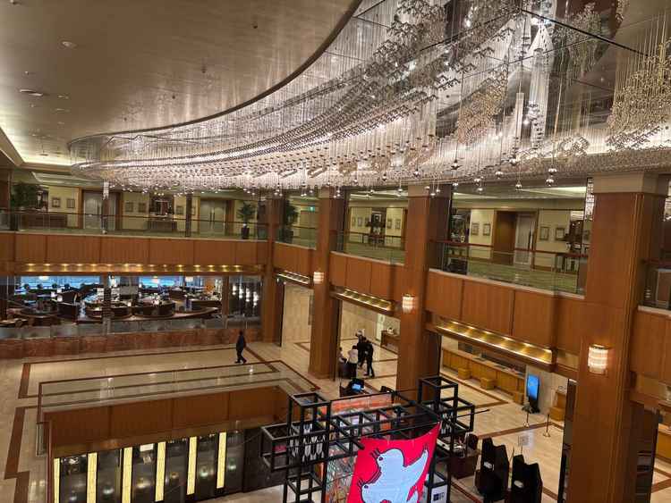 2階から見たロビーの写真。照明がとてもきれいでした。