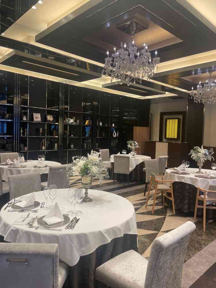 シックでモダンな披露宴会場でとても落ち着きました。