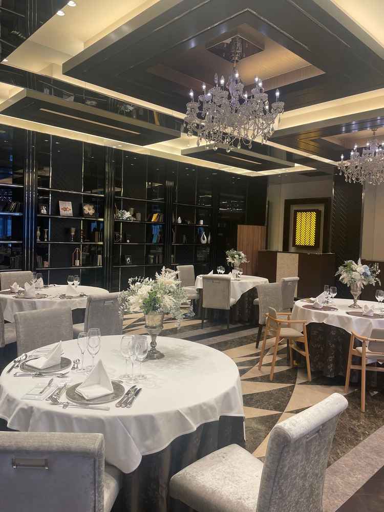 シックでモダンな披露宴会場でとても落ち着きました。