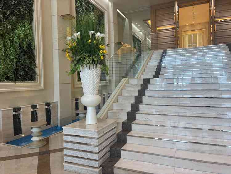 室内に階段があり、ブーケトスや集合写真撮影をここでできるとのことでした。