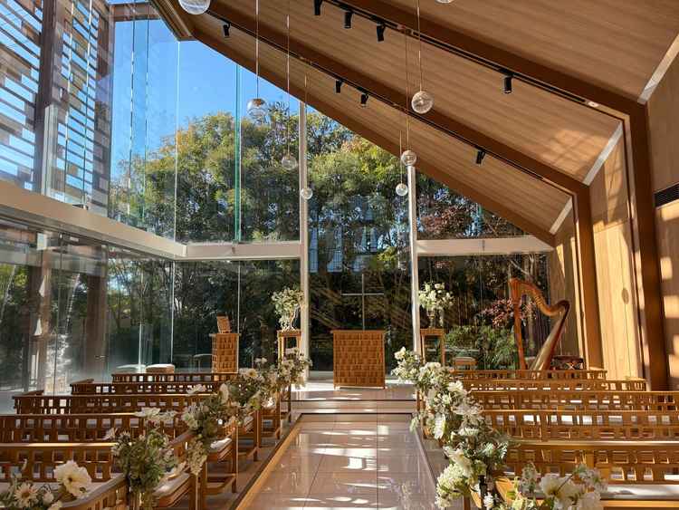 水と緑に囲まれた挙式会場