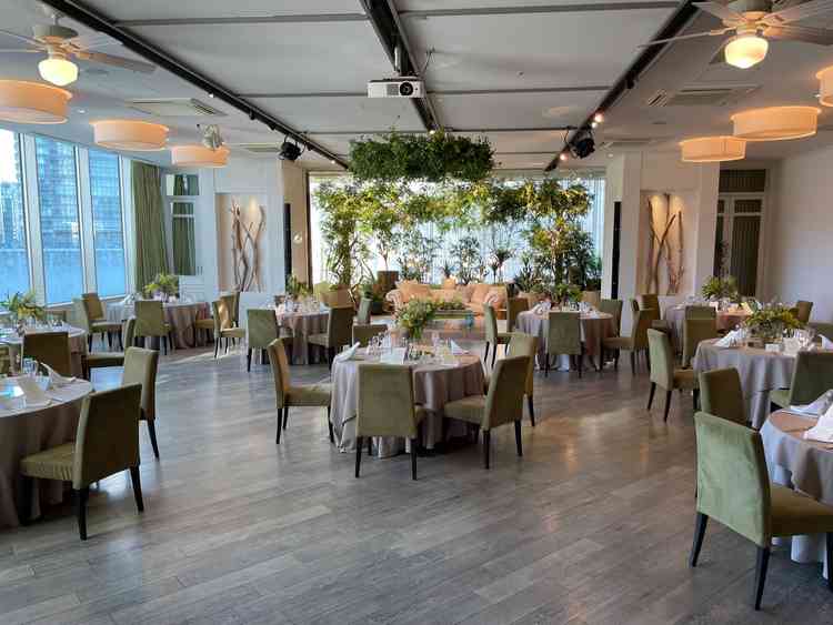 自然を感じられる披露宴会場