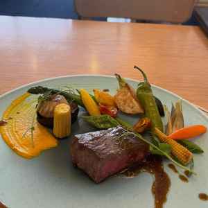 フランス料理の試食会での黒毛和牛
