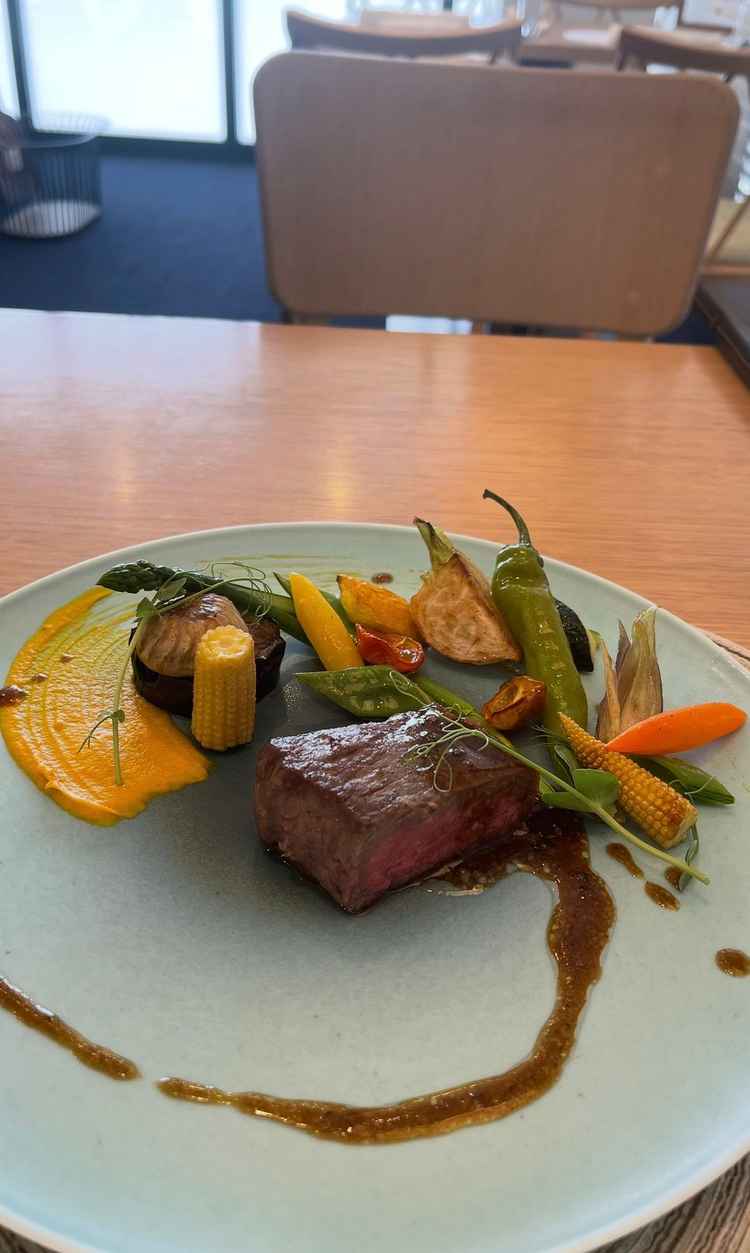 フランス料理の試食会での黒毛和牛