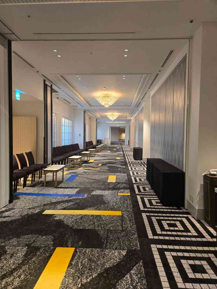 ホテルの格式も高いので待合スペースとなる空間もリッチに感じます。