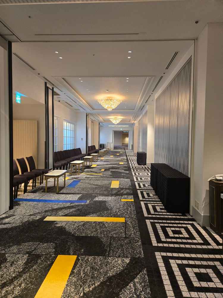 ホテルの格式も高いので待合スペースとなる空間もリッチに感じます。