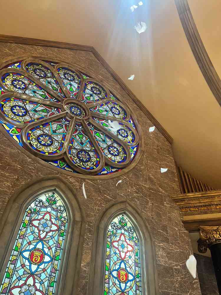 チャペルの羽の演出です。